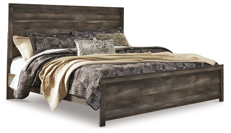 Wynnlow King Panel Bed with Mirrored Dresser and Nightstand